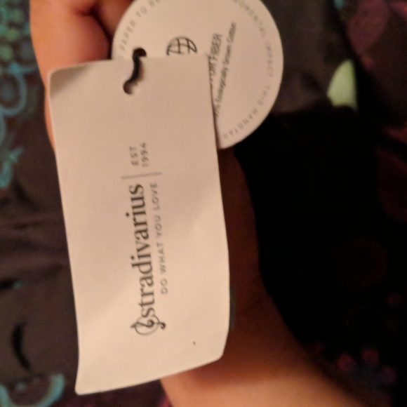 Stradivarius T-shirt - Picture 5 of 8